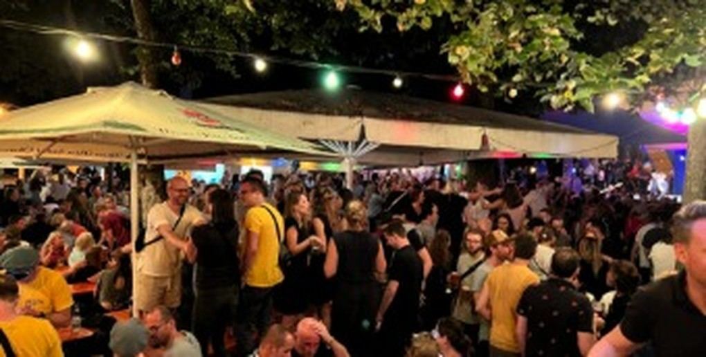 Jahrgänger beim Treffen im Biberkeller